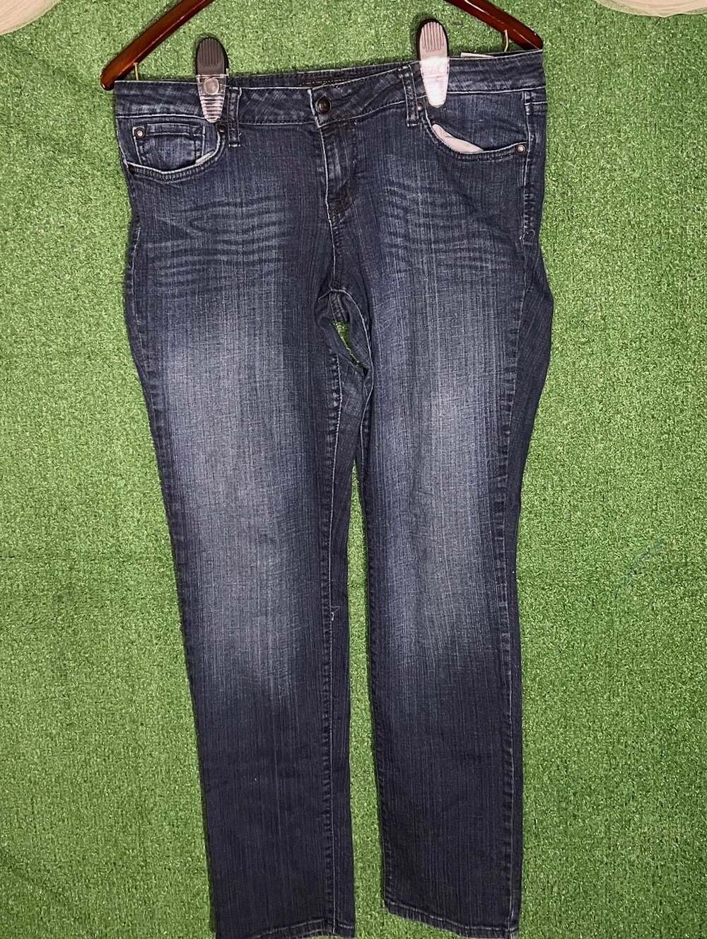 Jessica Simpson Women's Dark Wash Denim Jeans Size 32